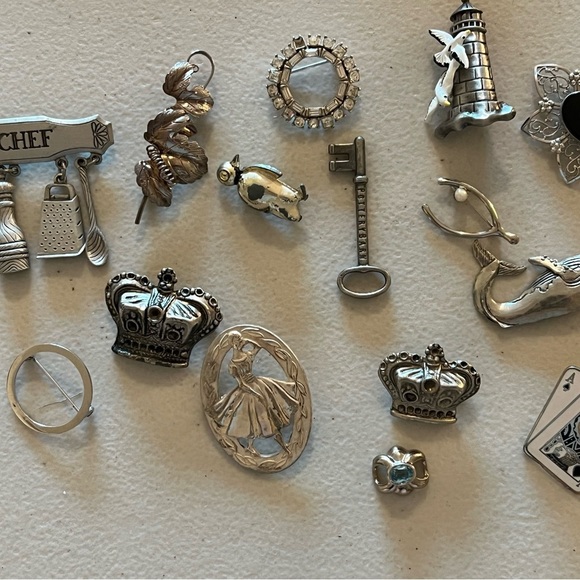 Vintage Jewelry - Assorted Vintage Brooch Collection - Silver and Gold Tones